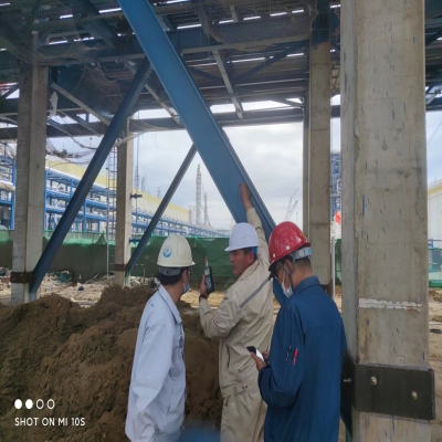 現(xiàn)場(chǎng)總包會(huì)同監(jiān)理檢查防火層厚度